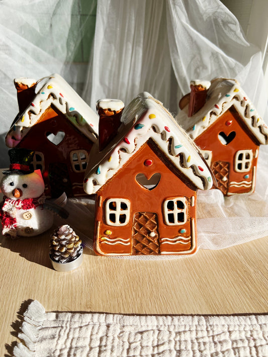Keramisk Pepperkakehus – Telysholder