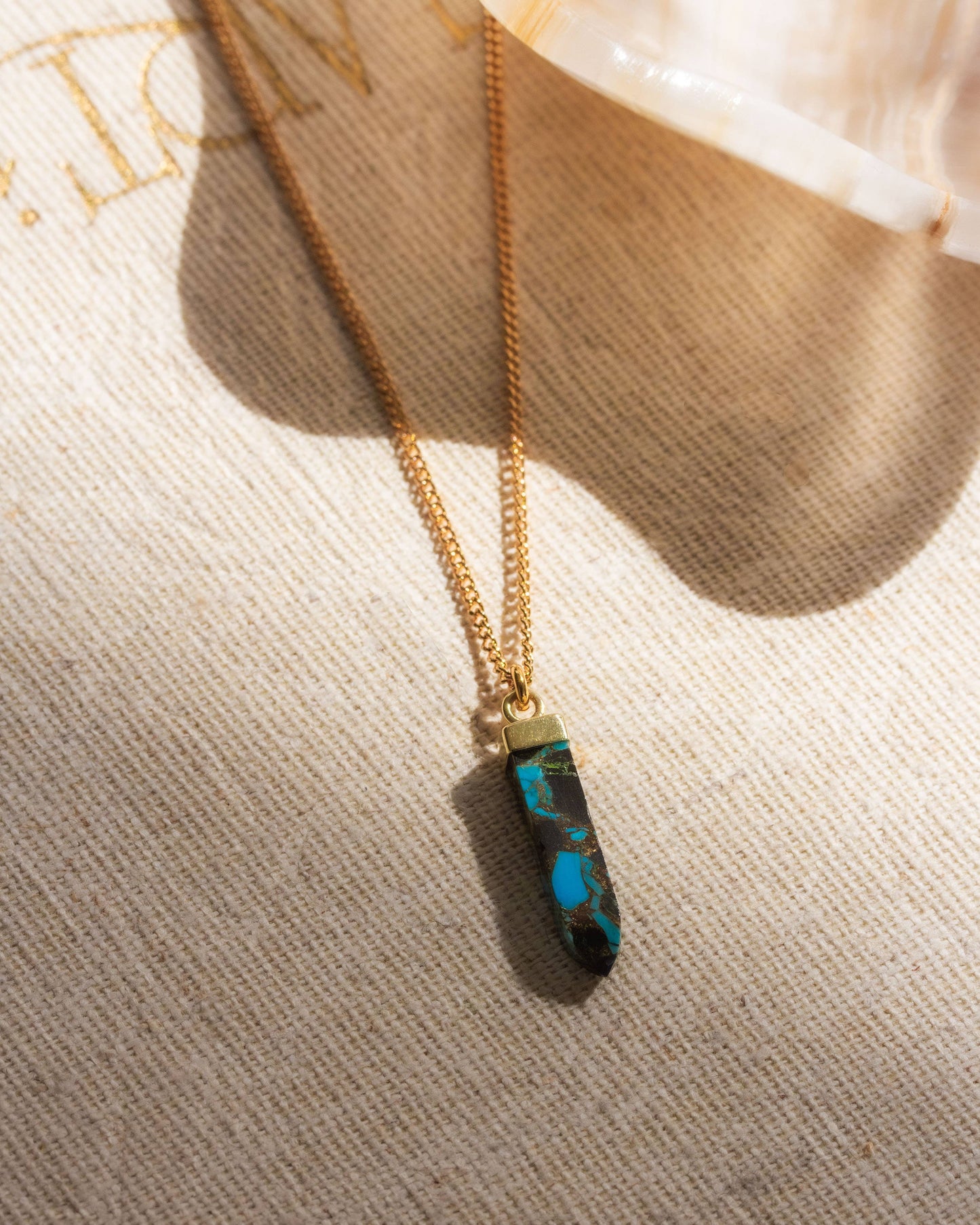 Obelisk Pendant Halskjede - Chameleon