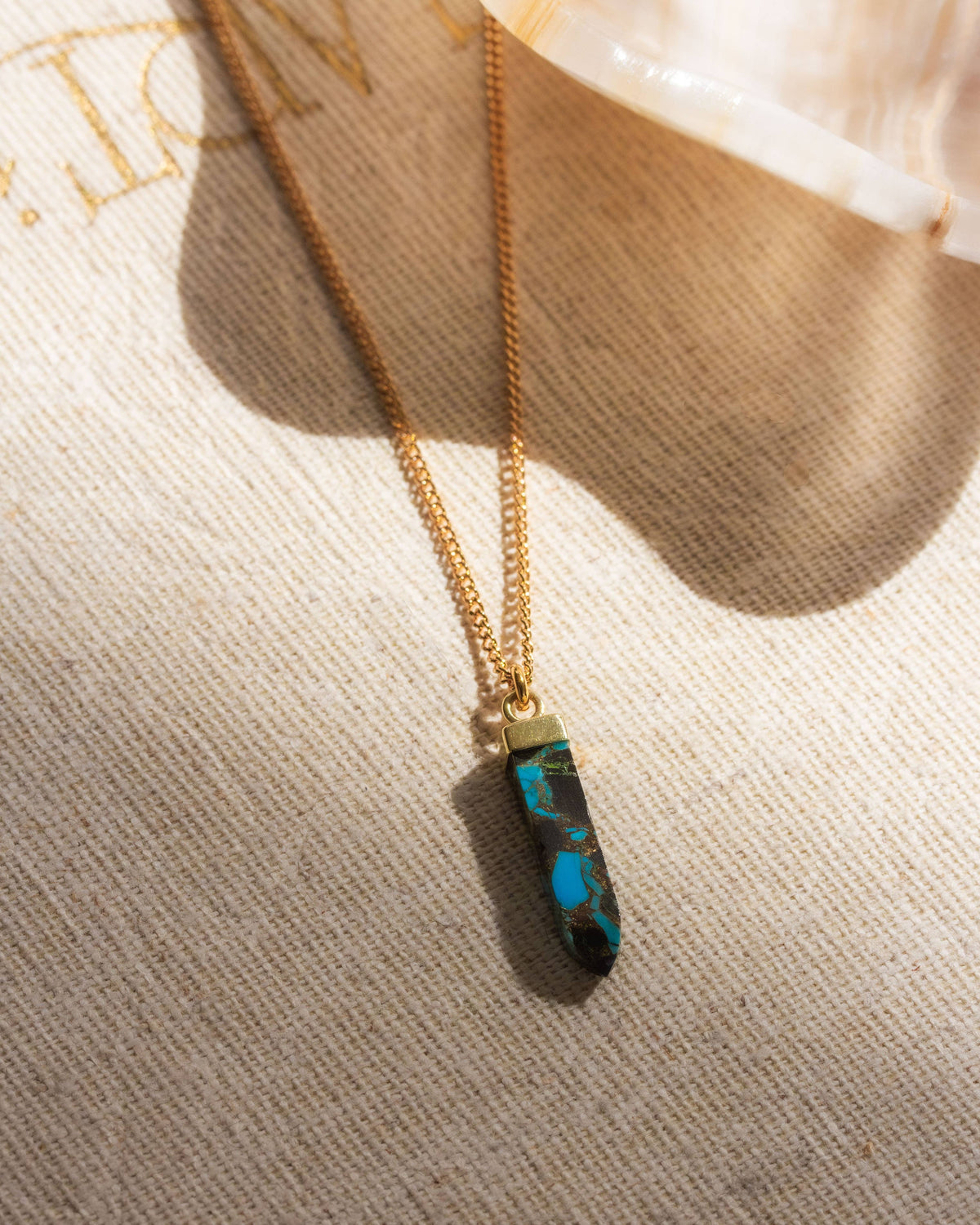 Obelisk Pendant Halskjede - Chameleon