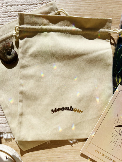 Moonbow Pose Stor