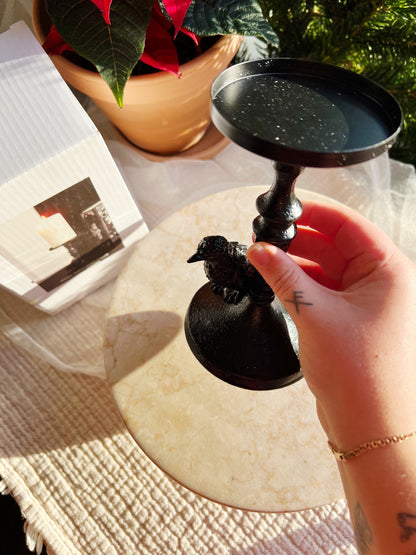 Mystic Raven Lysestake (9.5 x 9.5 x 16 cm)