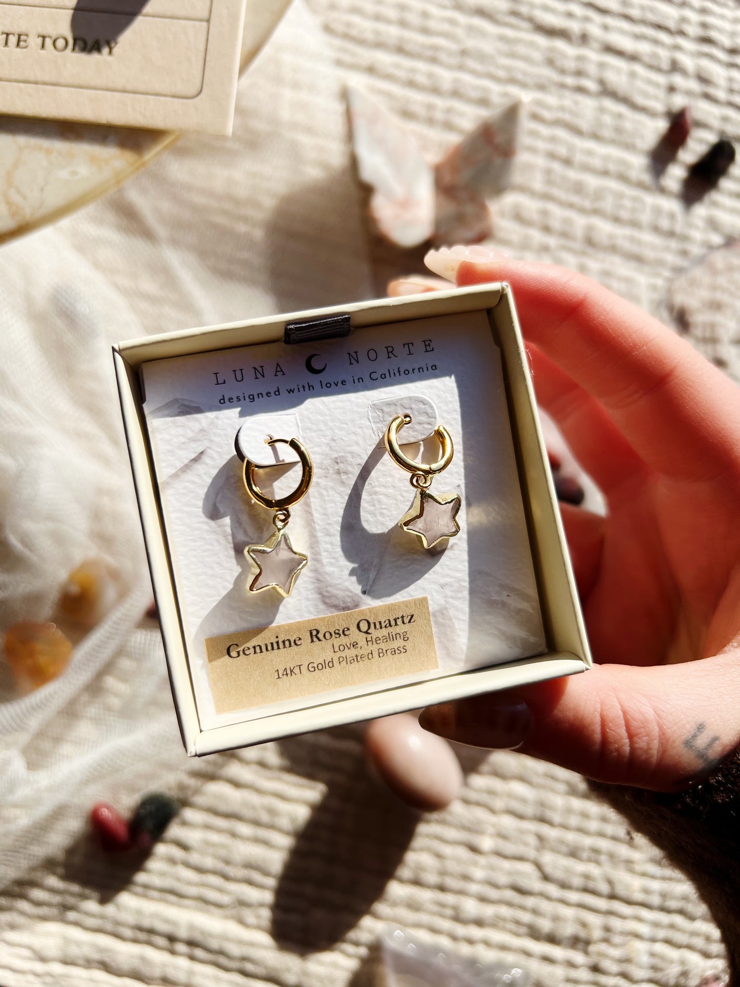 Star Gazing Huggie Hoop Øreringer - Rosenkvarts