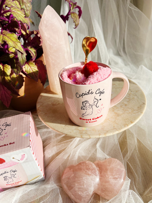 Cupid’s Café Gavesett – Krus, Skje og Sokker