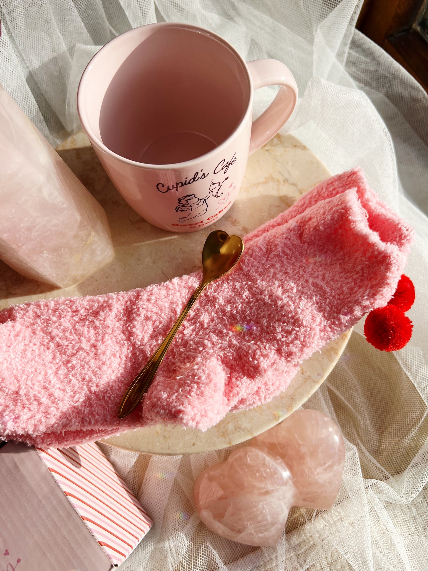 Cupid’s Café Gavesett – Krus, Skje og Sokker