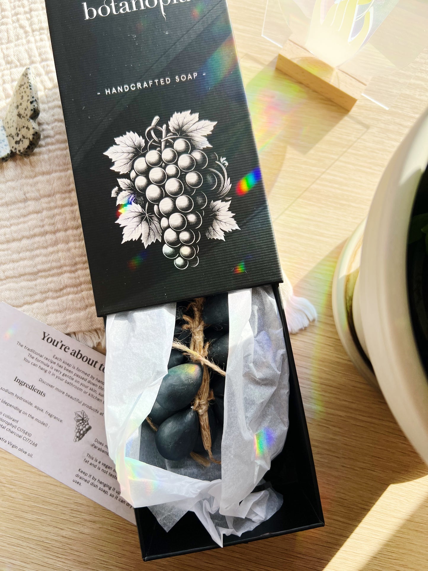 Håndlaget Drueklase Såpe - 100% Olivenolje (Svart)