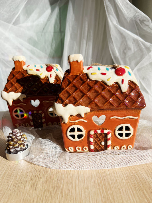 Pepperkakehus med glasur – Telysholder