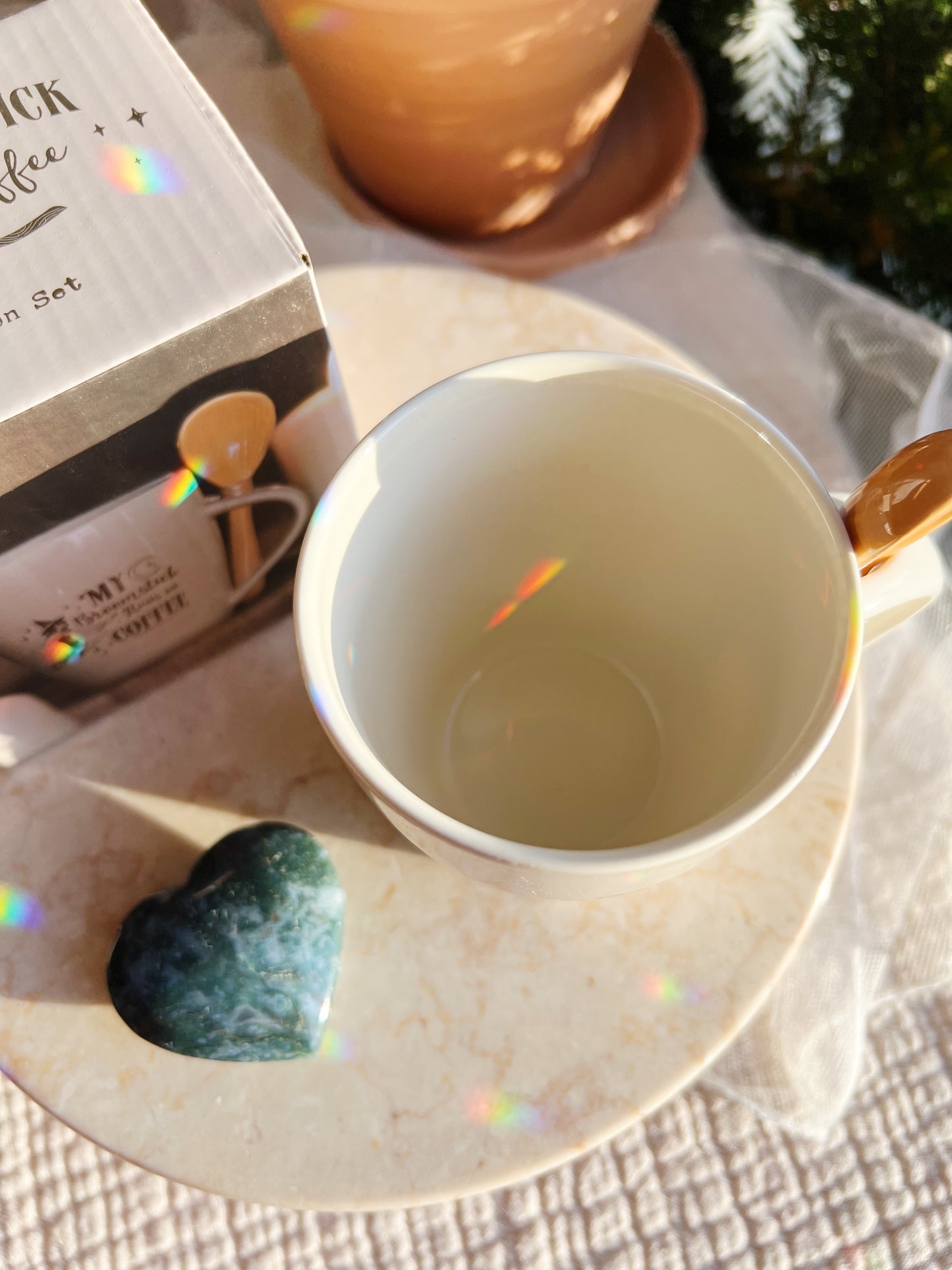 My Broomstick Runs on Coffee Kopp med skje (300 ml)