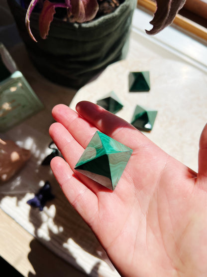 Malakitt Krystall Pyramide