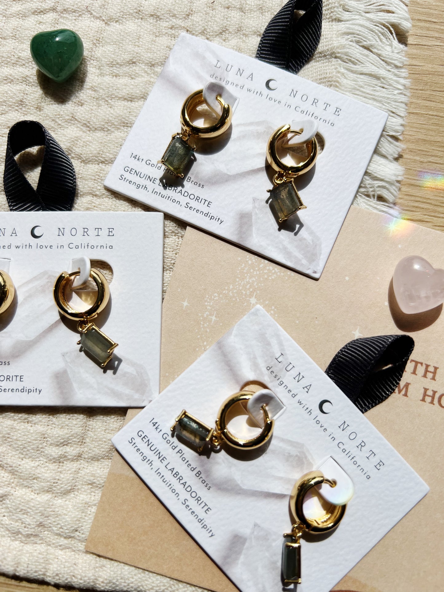 The Classic Form Labradoritt Huggie Hoops Øreringer