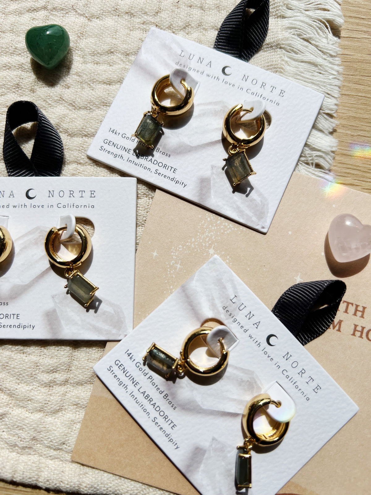 The Classic Form Labradoritt Huggie Hoops Øreringer