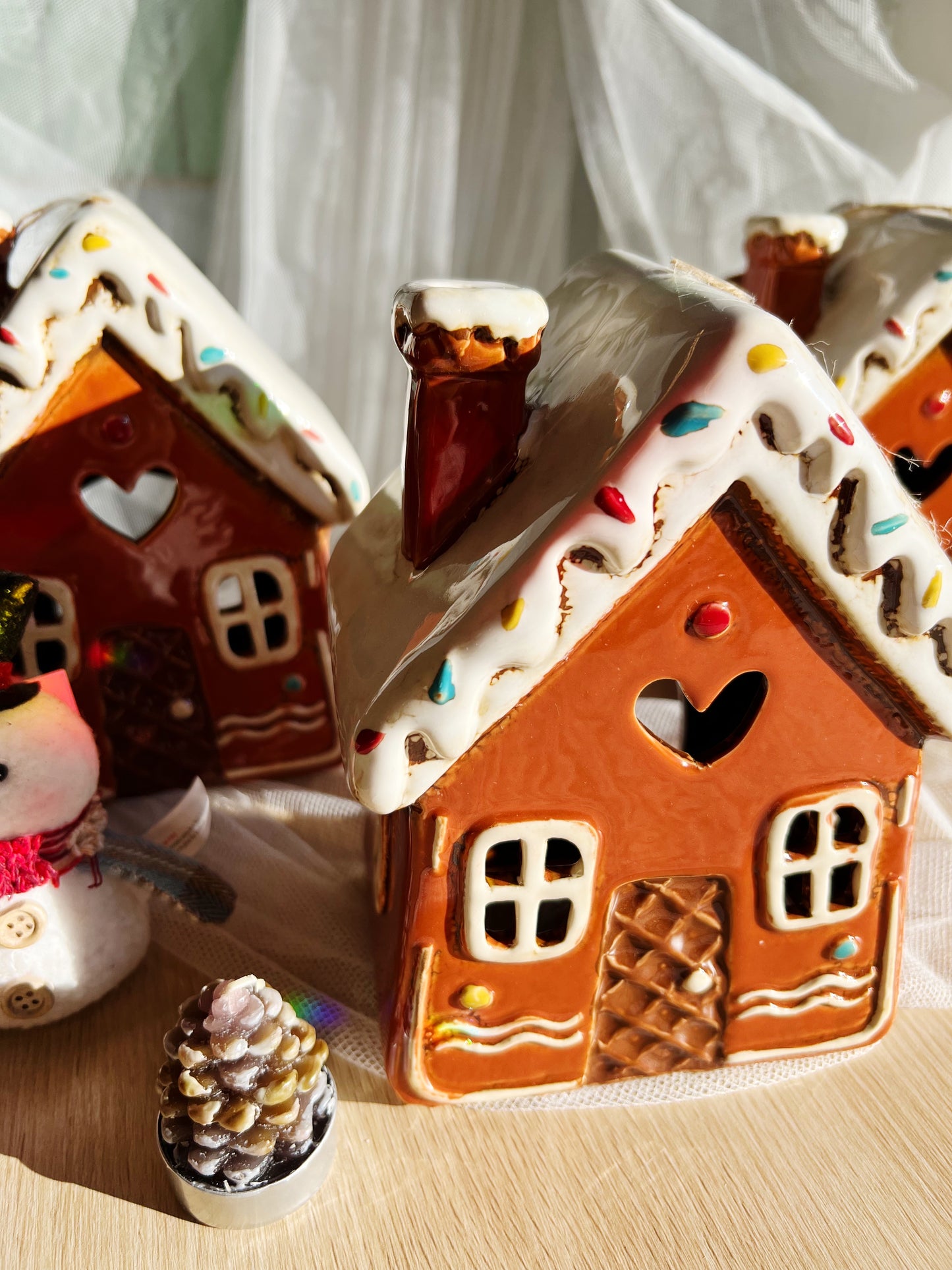 Keramisk Pepperkakehus – Telysholder