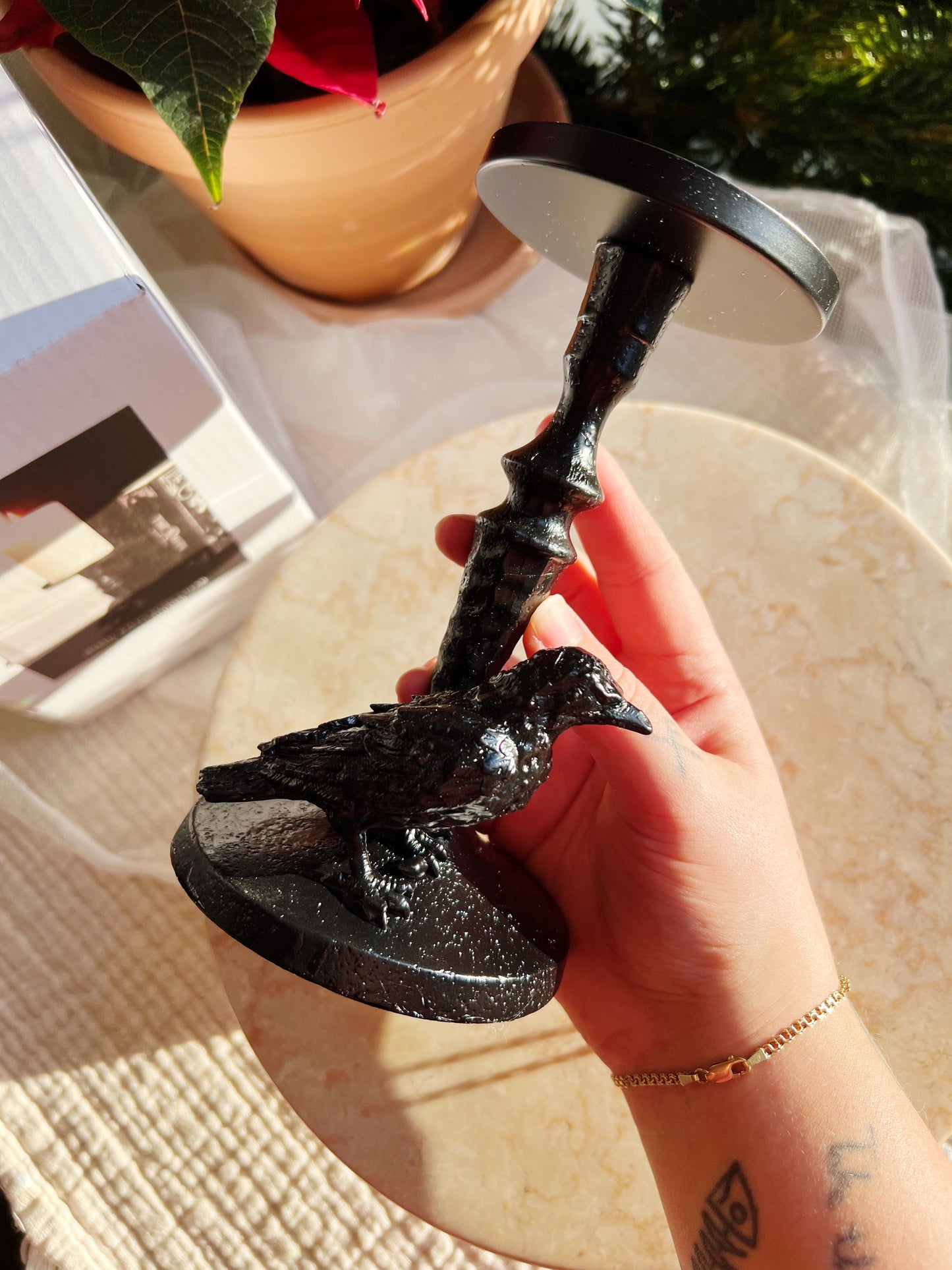 Mystic Raven Lysestake (9.5 x 9.5 x 16 cm)