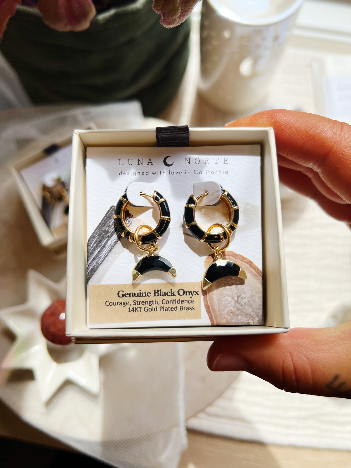 Night Crescent Charm Huggie Hoops Øreringer