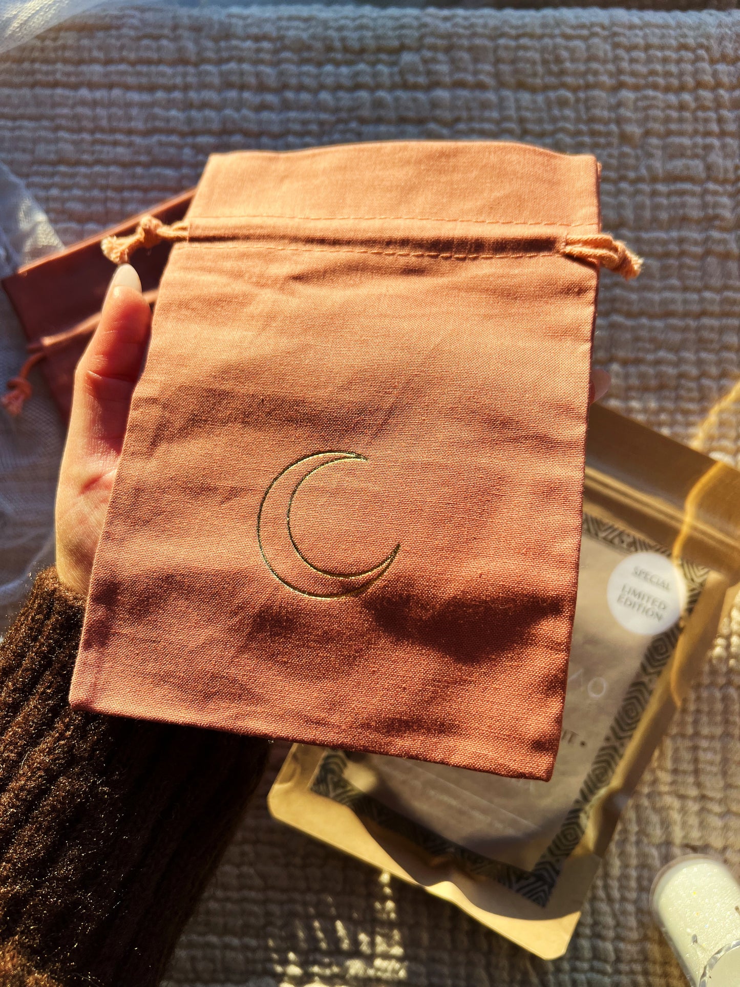 Moonbow Pose Brent Oransje – Medium