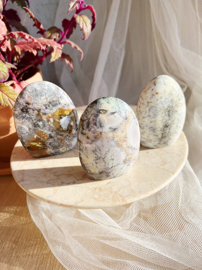 Merlinite Krystall Freeforms – 250-320g