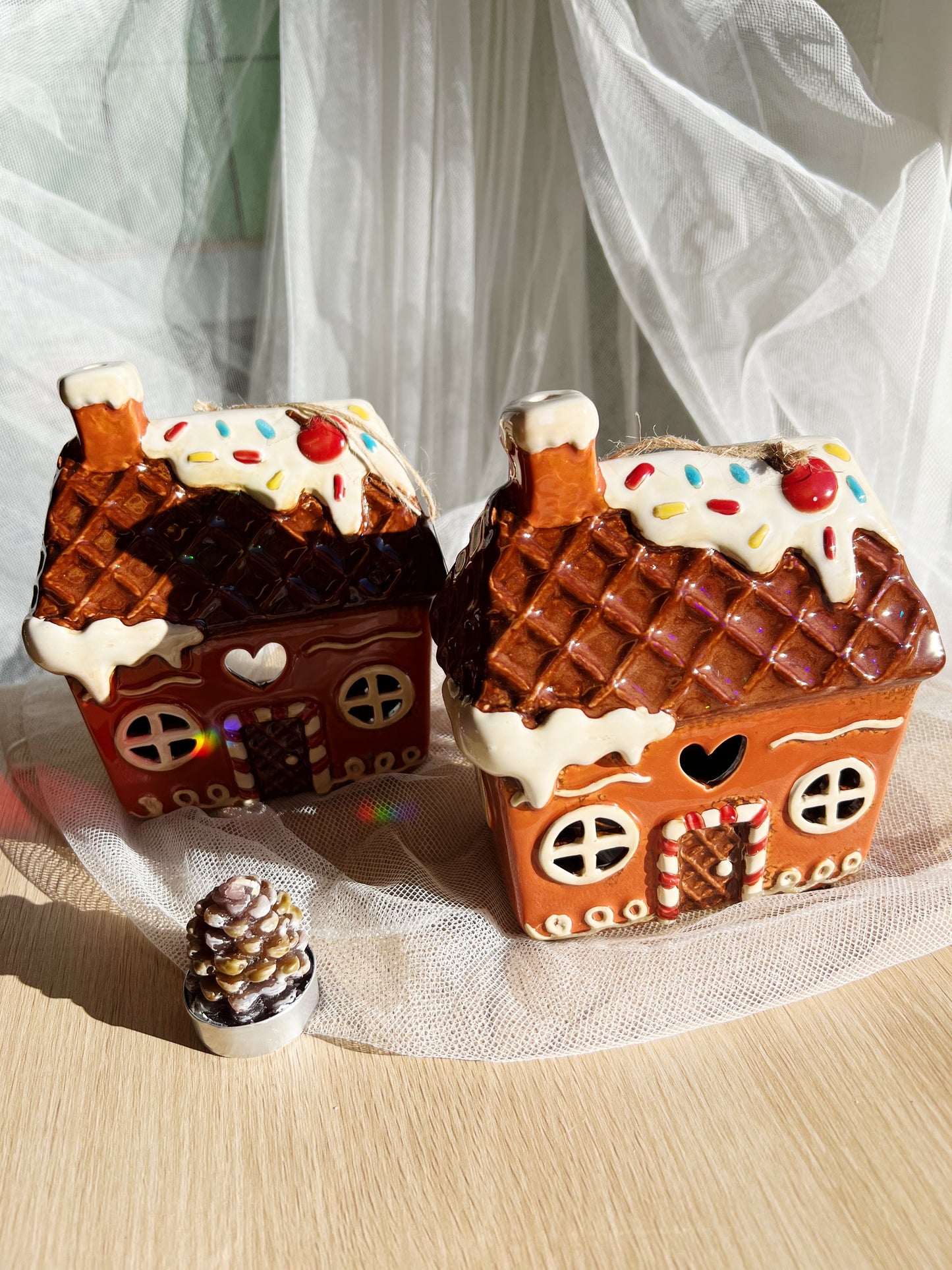 Pepperkakehus med glasur – Telysholder