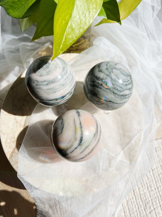 Zebra Kalsitt Krystallkule – 70-80mm 560g