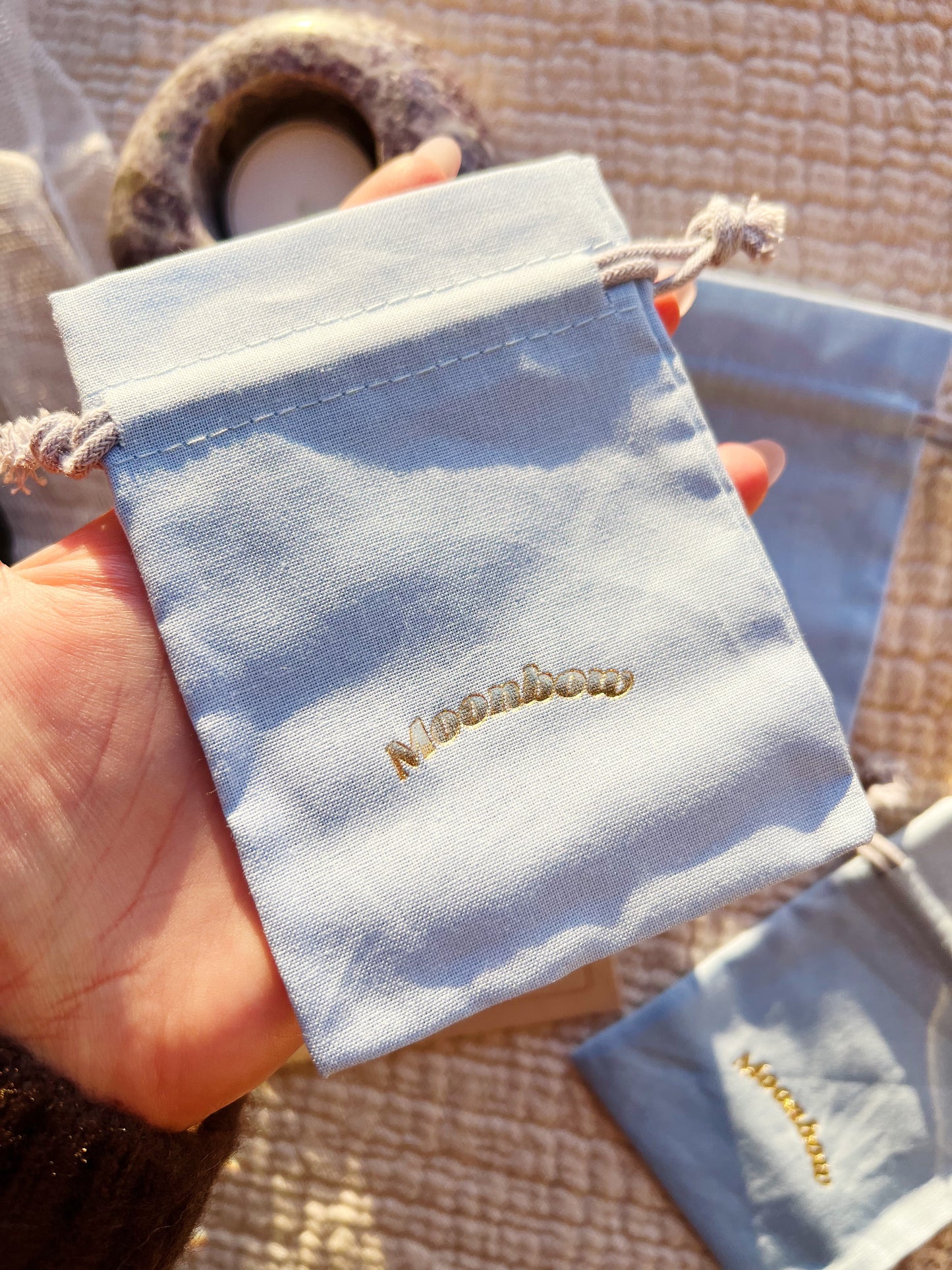 Moonbow Pose Lyseblå – Lille