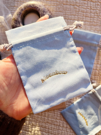 Moonbow Pose Lyseblå – Lille