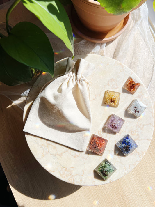 Orgonite Pyramide Pakke - 7 Chakraer