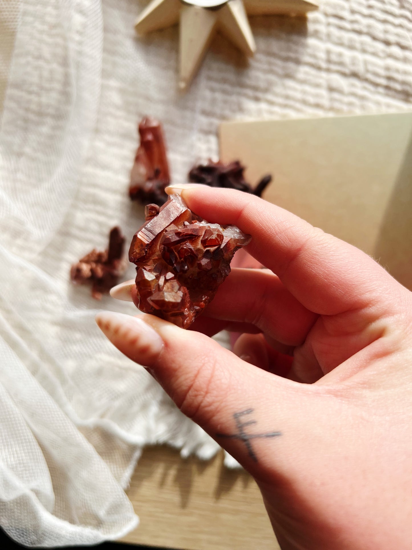 Rød Hematitt Ferruginous Kvarts – 4cm