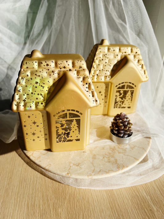 Julehus i Gull – Bright Xmas (14 cm)