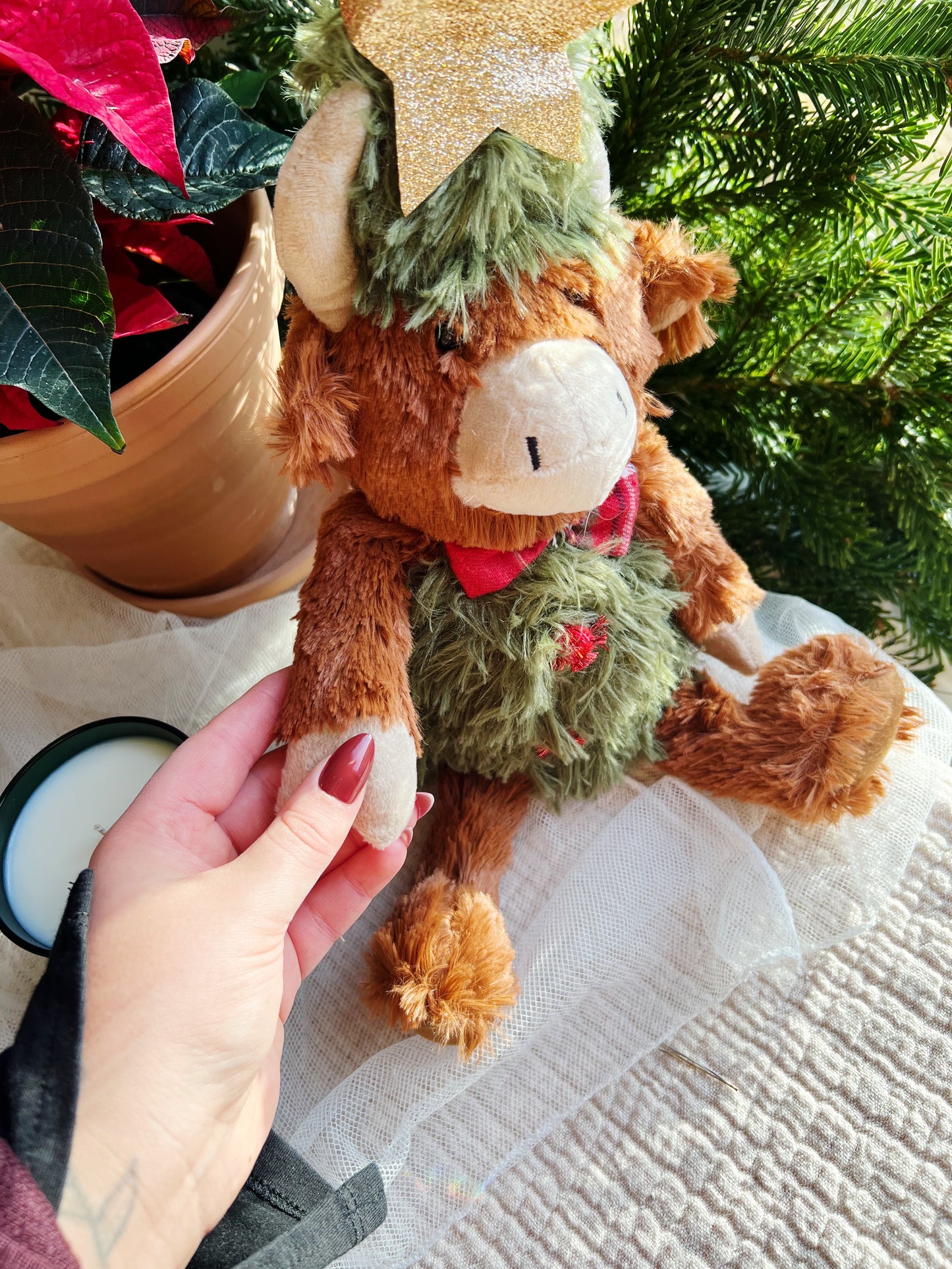 Sittende Jul-høylandsku – 7.5 x 15 x 29 cm