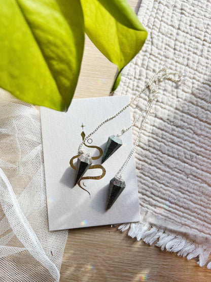 Ruby med Zoisite Pendel