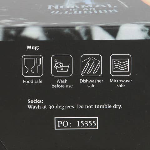 Normal is an Illusion Gothic Krus og Sokker Gavesett (500 ml)