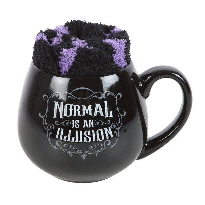 Normal is an Illusion Gothic Krus og Sokker Gavesett (500 ml)