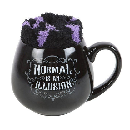 Normal is an Illusion Gothic Krus og Sokker Gavesett (500 ml)