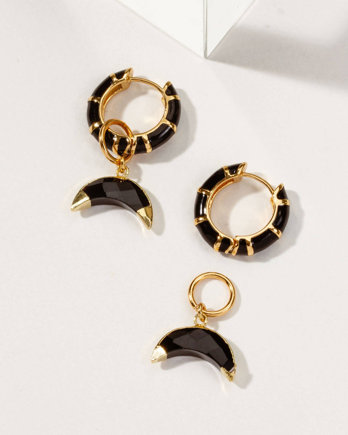 Night Crescent Charm Huggie Hoops Øreringer