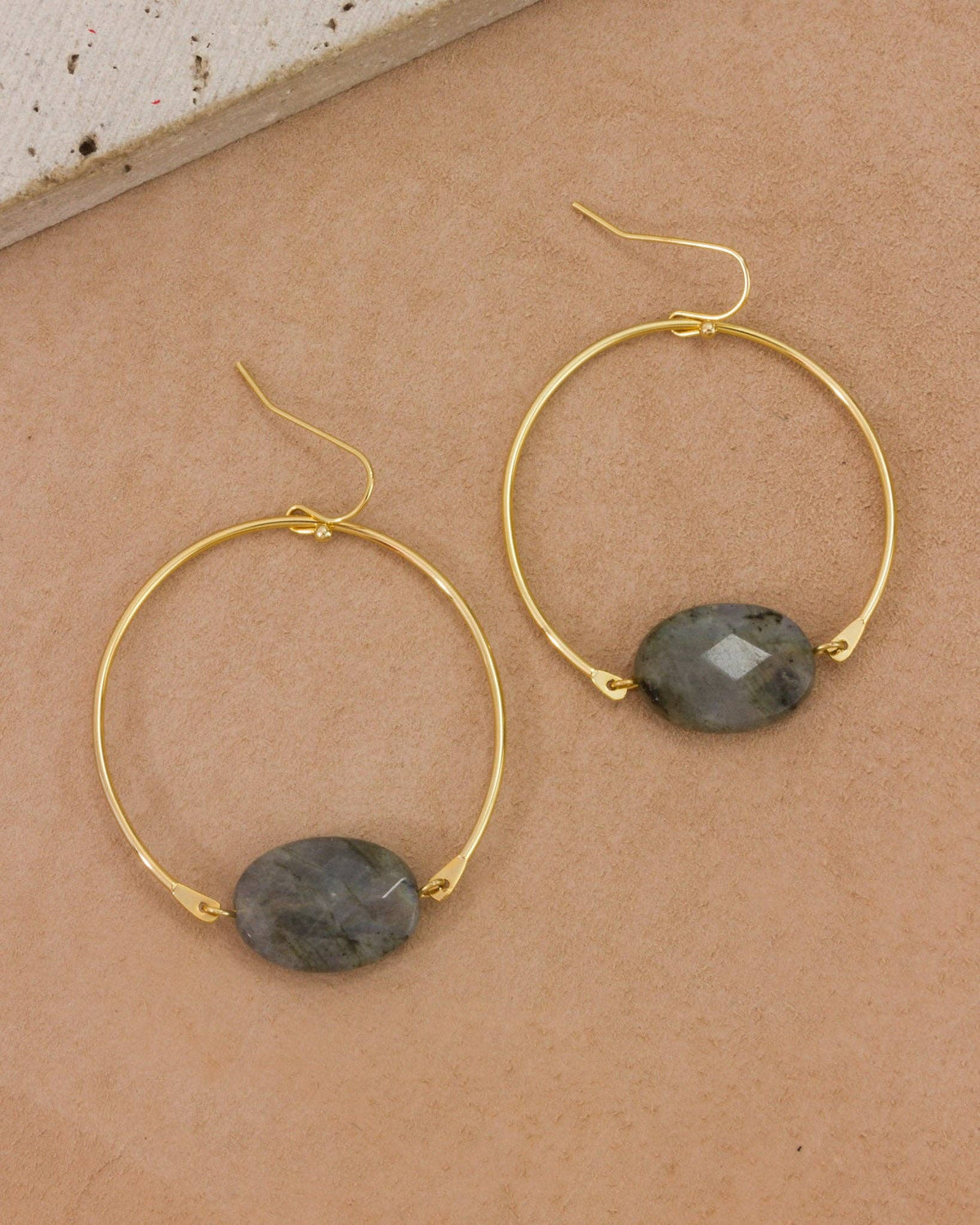 Loophole Gemstone Hoop Øreringer - Labradorite